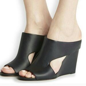 VINCE- Rare- Black Genuine Leather Open-Toe Wedge Mules